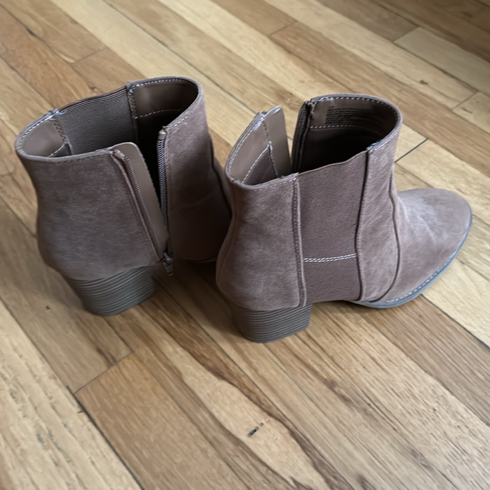 Boots - Picture 3 of 6